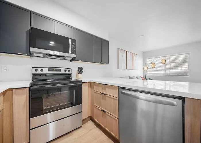 Arcadia Lite Unit 4 Remote Work Ready Apartment *