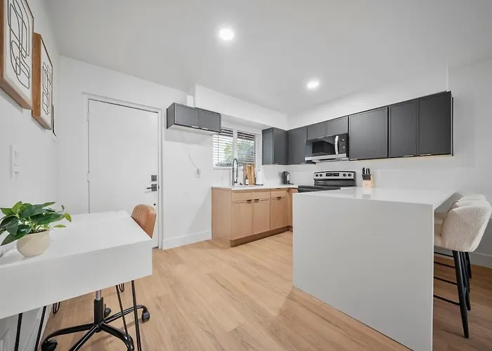 Arcadia Lite Unit 4 Remote Work Ready Apartment