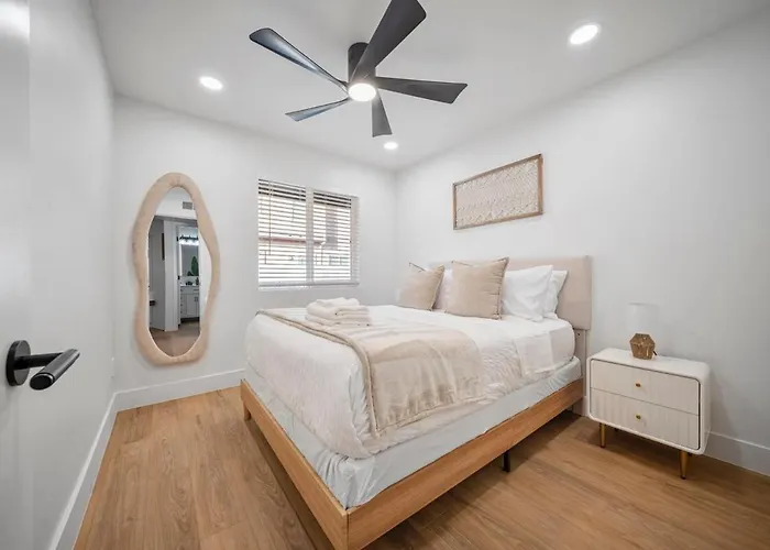 Arcadia Lite Unit 4 Remote Work Ready Apartment *